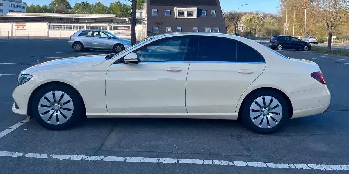 Gebraucht Mercedes E200 160 PS (117 kW) 2019 Limousine