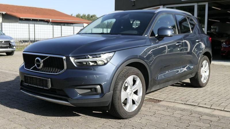 Blau Gebraucht 2020 Volvo XC40 Momentum SUV | 22.890 € (Superpreis) - Bild 1/4