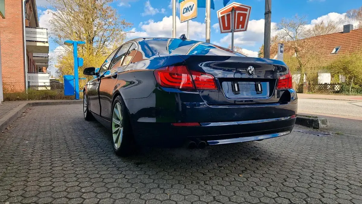 Gebraucht BMW 528 258 PS (189 kW) 2011 Blau Limousine