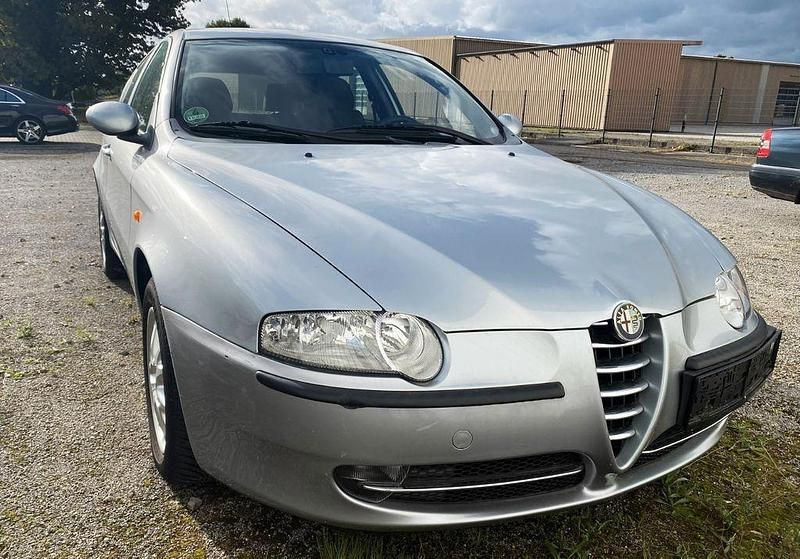 Gebraucht Alfa Romeo 147 120 PS (88 kW) 2002 Silber Kleinwagen