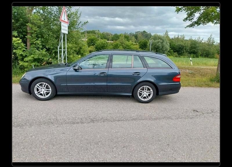 Gebraucht Mercedes E220 170 PS (125 kW) 2008 Grau Kombi