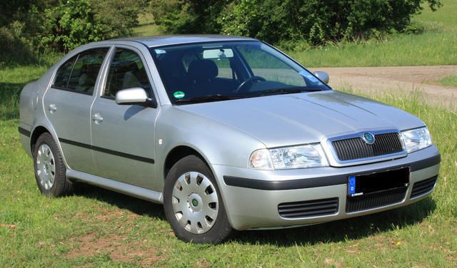 Silber metallic Gebraucht 2005 Skoda Octavia Tour Limousine | 5.100 € - Bild 1/4