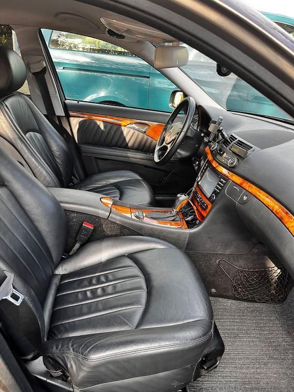 Braun Gebraucht 2009 Mercedes E320 Elegance Limousine | 6.800 € (Fairer Preis) - Bild 1/4