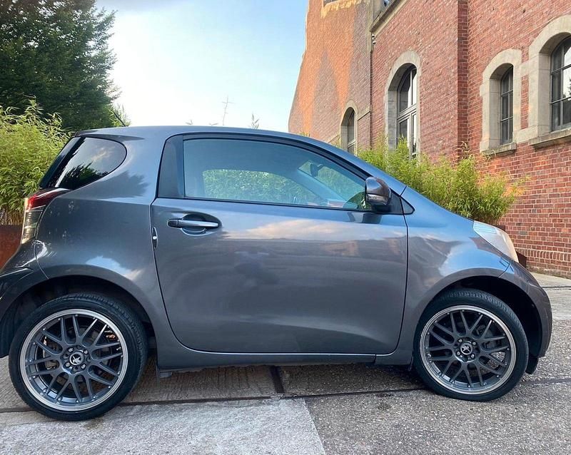Gebraucht Toyota iQ 90 PS (66 kW) 2010 Grau Kleinwagen