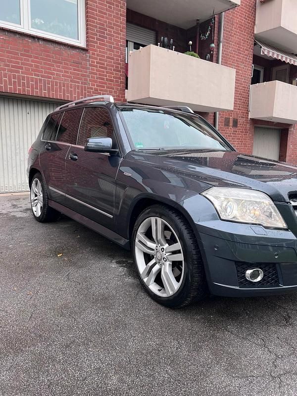 Grau Gebraucht 2008 Mercedes GLK320 Edition 1 SUV | 9.000 € (Fairer Preis) - Bild 1/4