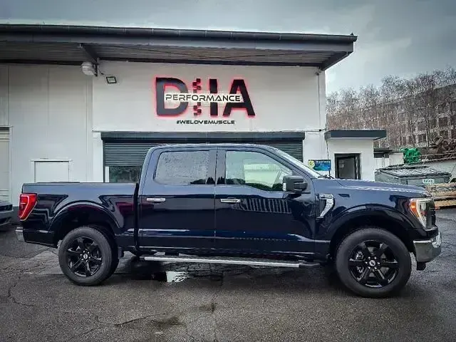 Gebraucht Ford F-150 XLT 405 PS (297 kW) 2022 Antimatter blue met. (metallic) Pickup