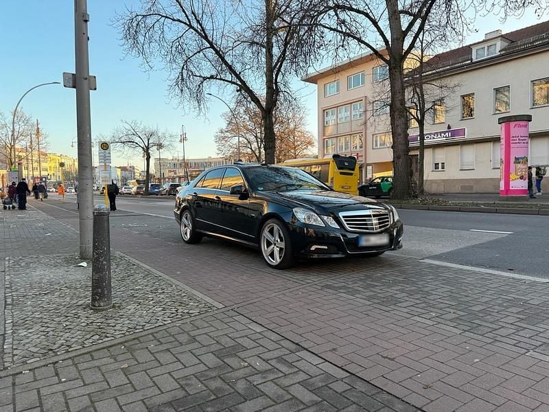 Gebraucht Mercedes E350 231 PS (169 kW) 2010 Schwarz Limousine