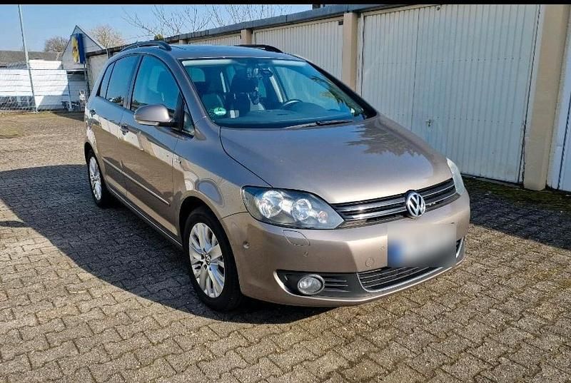 Gebraucht VW Golf VII Life 140 PS (102 kW) 2013 Gold Limousine