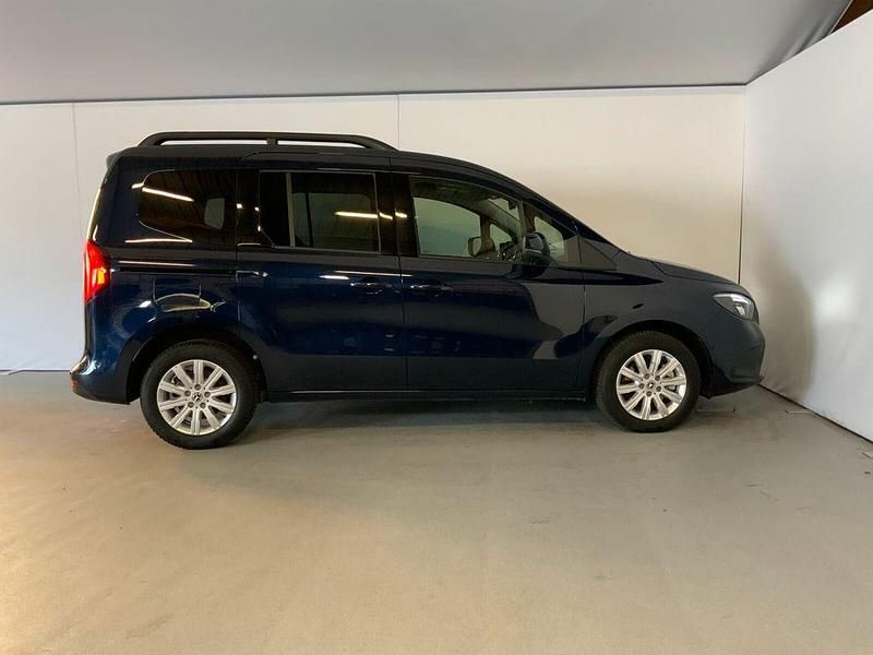 Gebraucht Mercedes T180 Progressive 131 PS (96 kW) 2025 Cavansitblau metallic Van / Kleinbus