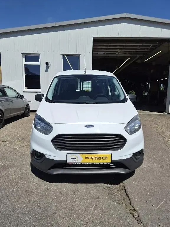 Gebraucht Ford Transit Trend 101 PS (74 kW) 2018 Weiß Van / Kleinbus
