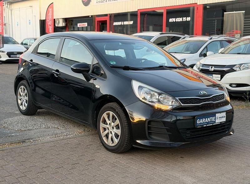 Gebraucht Kia Rio Edition 7 84 PS (61 kW) 2015 Schwarz Limousine