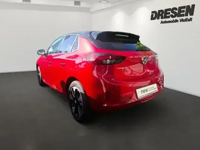Używany Opel Corsa-e Elegance 100 kW (136 KM) 2022 Czerwony Hatchback