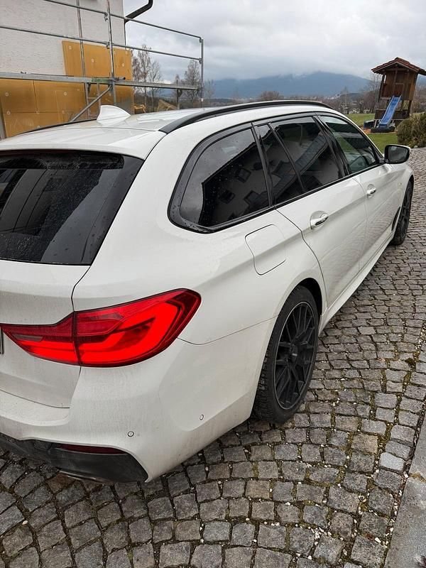 Gebraucht BMW 540 320 PS (235 kW) 2018 Weiß Kombi
