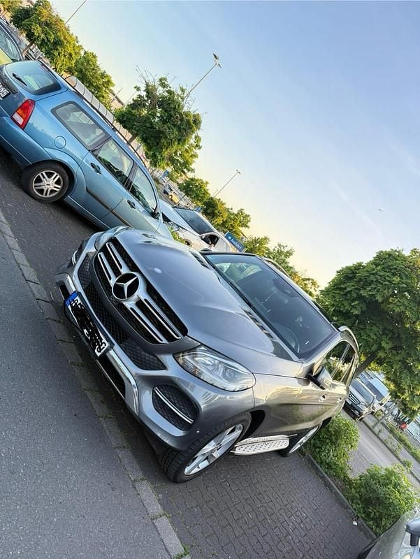 Gebraucht Mercedes GLE250 204 PS (150 kW) 2016 Grau SUV