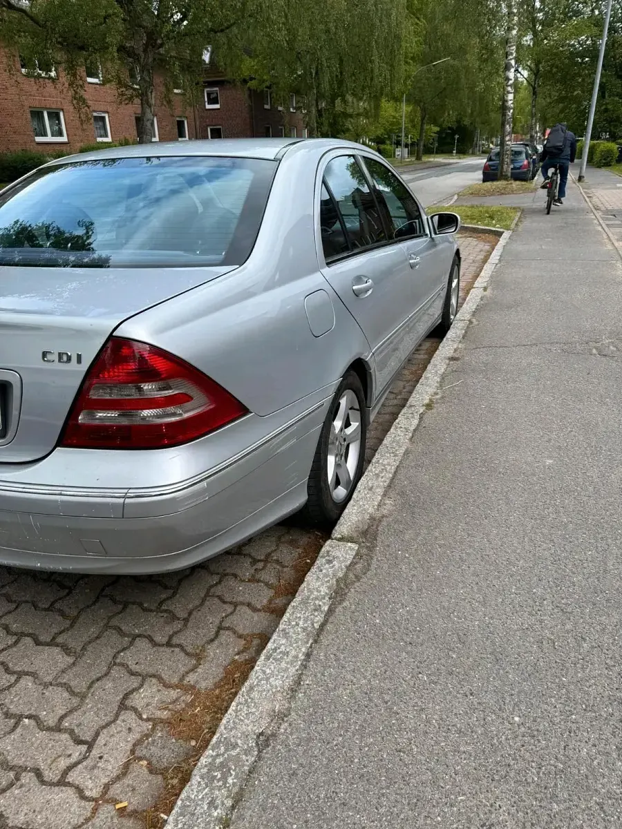 Gebraucht Mercedes C220 150 PS (110 kW) 2005 Silber Limousine