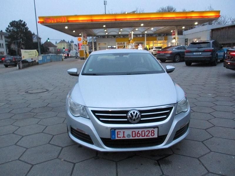 Gebraucht VW Passat Basis 160 PS (117 kW) 2010 Reflexsilber metallic Limousine