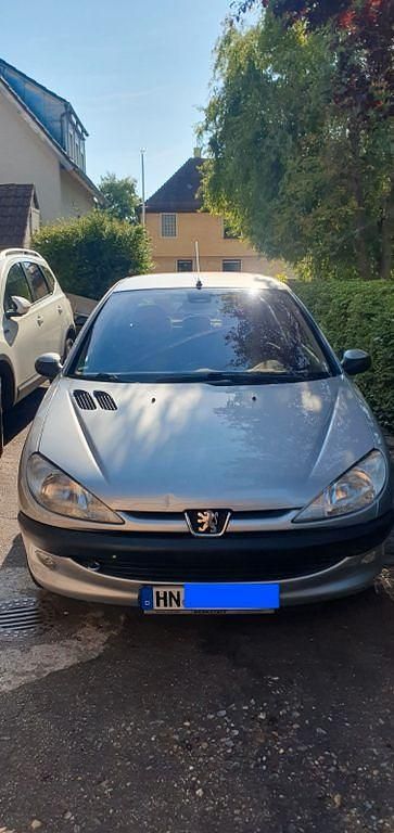 Gebraucht Peugeot 206 Style 75 PS (55 kW) 2001 Grau Limousine