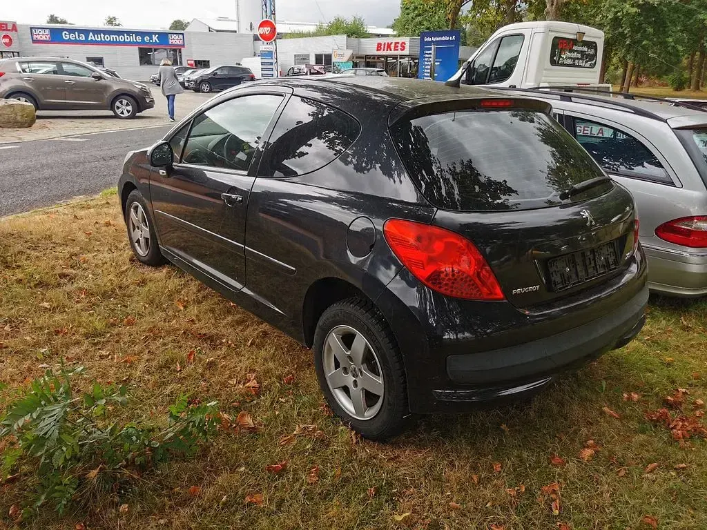 Gebraucht Peugeot 207 Tendance 88 PS (64 kW) 2008 Schwarz Limousine