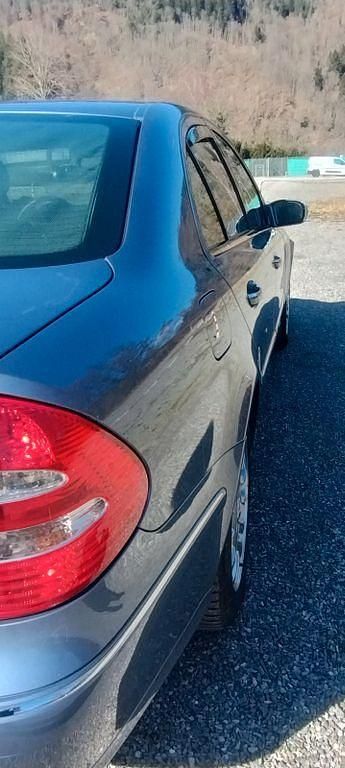 Gebraucht Mercedes E240 Elegance 177 PS (130 kW) 2002 Blau Limousine