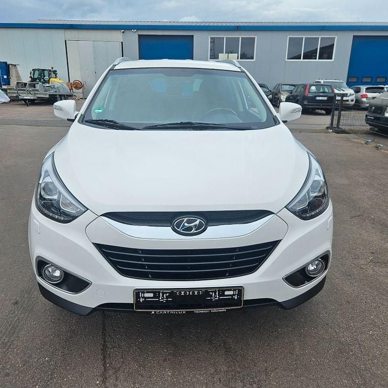 Weiß Gebraucht 2015 Hyundai ix35 Style SUV | 8.900 € (Guter Preis) - Bild 1/4
