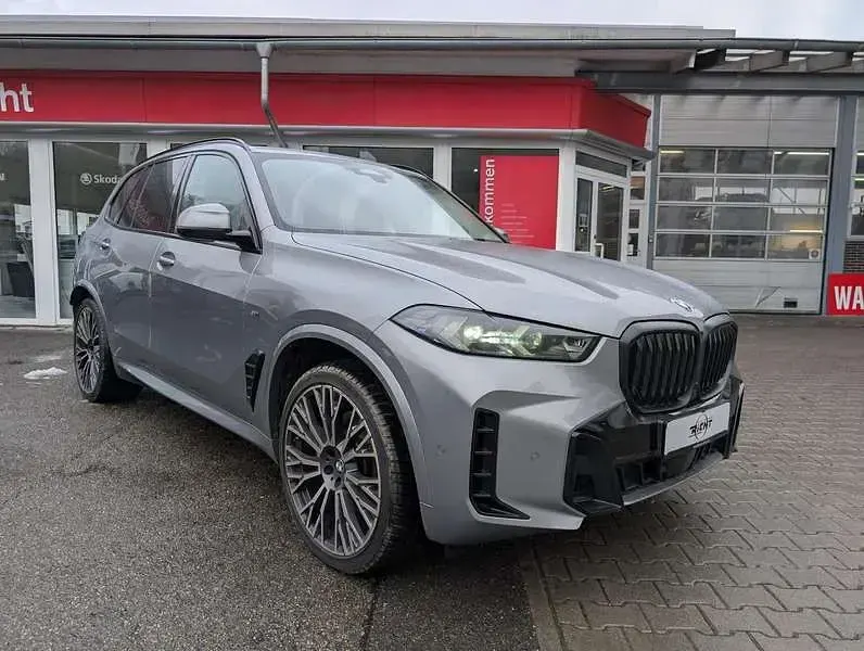 Gebraucht BMW X5 M Sport 286 PS (210 kW) 2024 Skyscraper grau metallic SUV