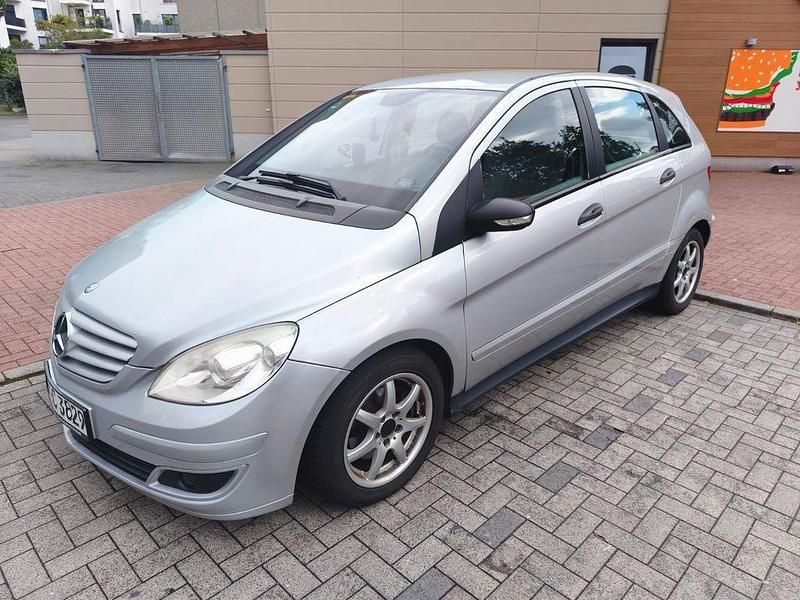 Silber Gebraucht 2005 Mercedes B180 Van / Kleinbus | 2.999 € (Fairer Preis) - Bild 1/4