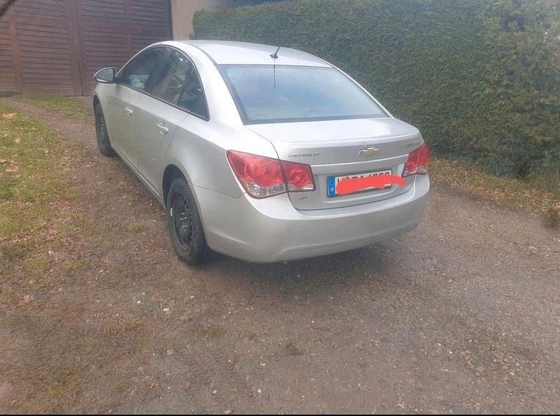 Gebraucht Chevrolet Cruze LS 124 PS (91 kW) 2010 Grau Limousine