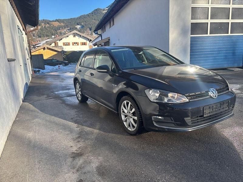 Gebraucht VW Golf VII LOUNGE 110 PS (80 kW) 2016 Schwarz Limousine