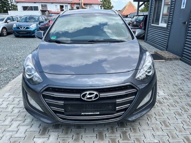 Grau Gebraucht 2016 Hyundai i30 Passion Kombi | 6.150 € (Fairer Preis) - Bild 1/4