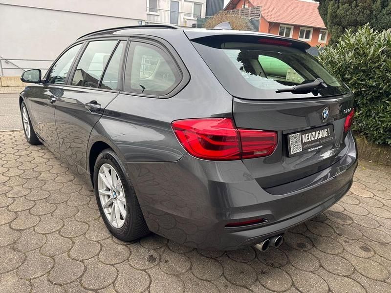 Gebraucht BMW 320 Advantage 184 PS (135 kW) 2018 Grau Kombi