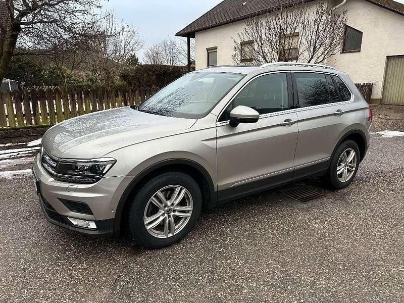 Grau Gebraucht 2016 VW Tiguan Comfortline SUV | 15.300 € (Superpreis) - Bild 1/4