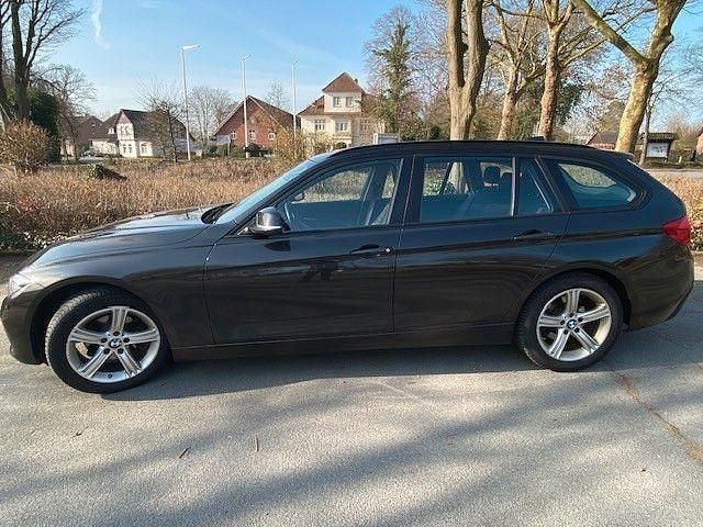 Gebraucht BMW 318 Advantage 150 PS (110 kW) 2017 Braun Kombi