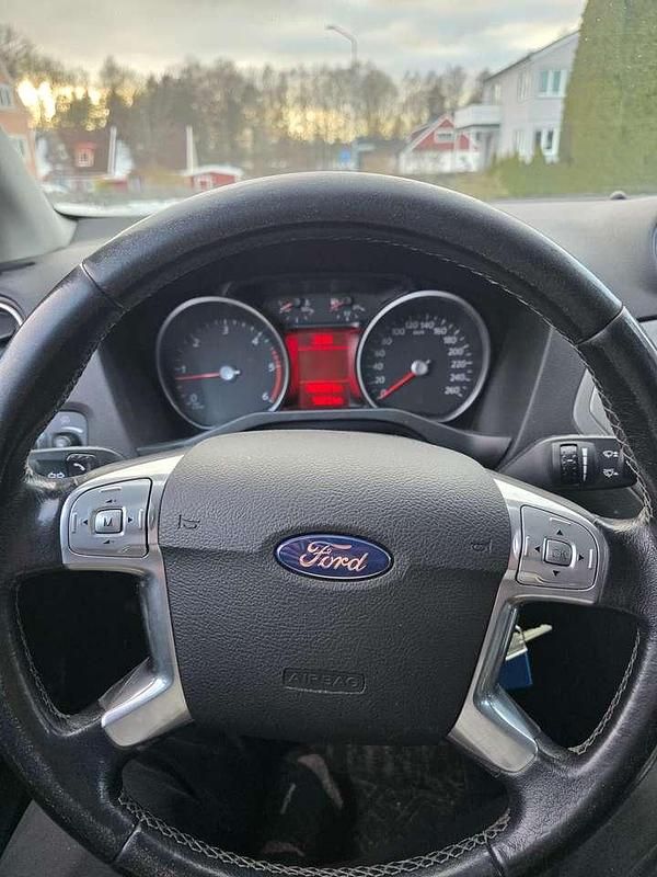 Gebraucht Ford Mondeo 145 PS (106 kW) 2008 Silber Kombi