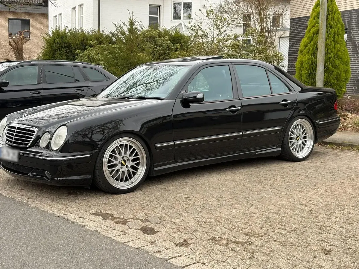Gebraucht Mercedes E55 AMG AMG 354 PS (260 kW) 2001 Schwarz Limousine