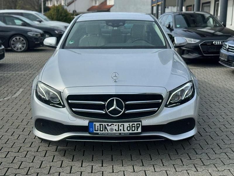 Gebraucht Mercedes E220 194 PS (142 kW) 2019 Iridiumsilber Limousine