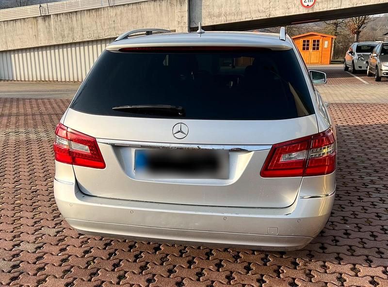 Gebraucht Mercedes E220 Avantgarde 170 PS (125 kW) 2009 Silber Kombi