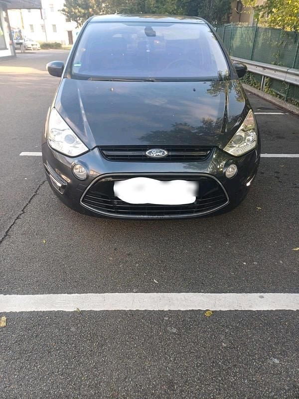 Grau Gebraucht 2010 Ford S-MAX S Van / Kleinbus | 5.100 € (Etwas zu teuer) - Bild 1/4