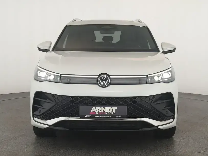 Gebraucht VW Tiguan R-line 193 PS (141 kW) 2025 Oryxweiß perlmutteffekt SUV