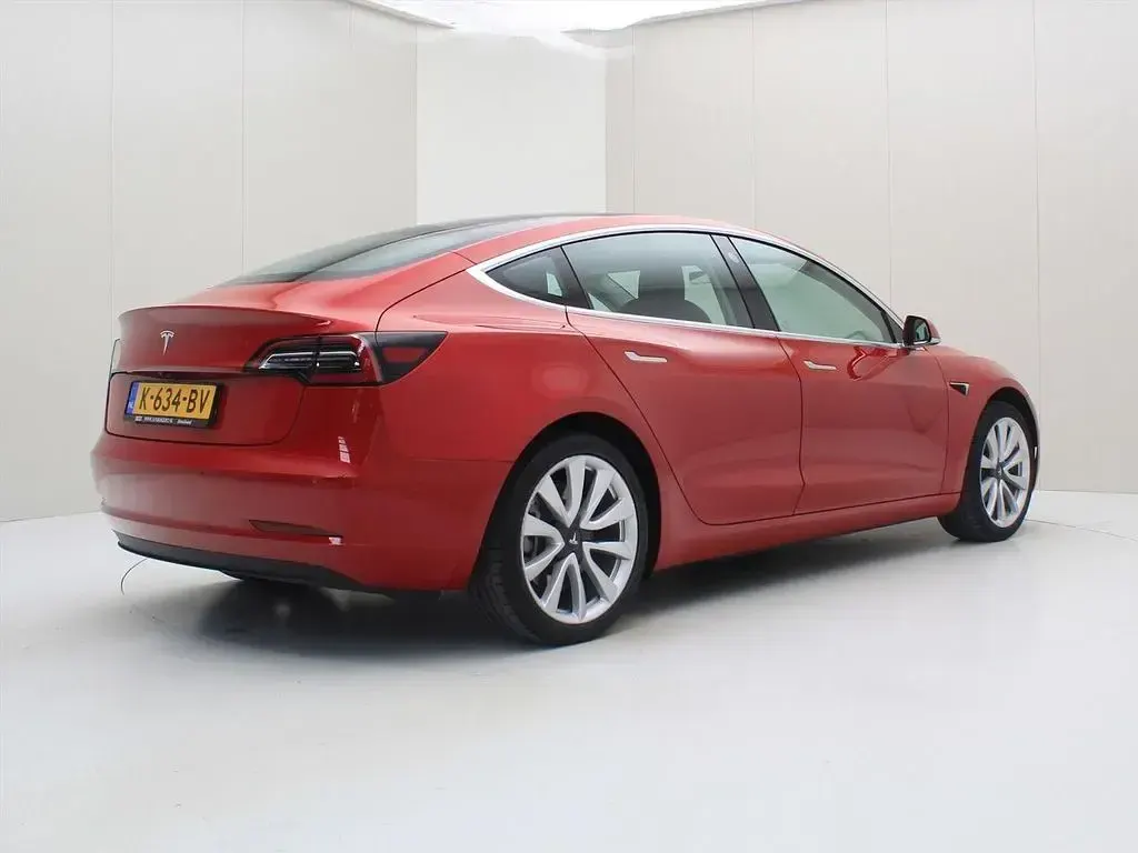 Gebraucht Tesla Model 3 Standard Range 225 kW (306 PS) 2020 Rot Limousine