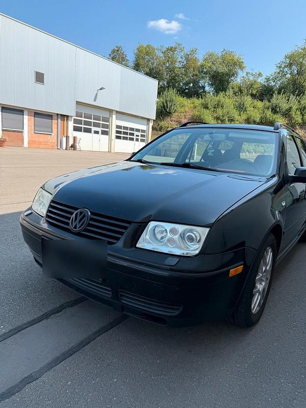 Schwarz Gebraucht 2003 VW Bora Limousine | 2.390 € (Fairer Preis) - Bild 1/4