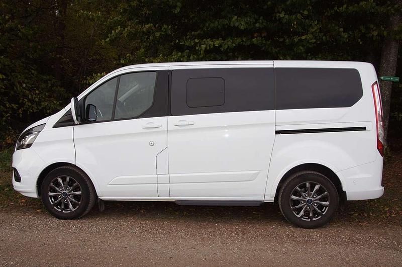 Weiß Gebraucht 2021 Ford Tourneo Titanium Van / Kleinbus | 38.500 € (Teuer) - Bild 1/4
