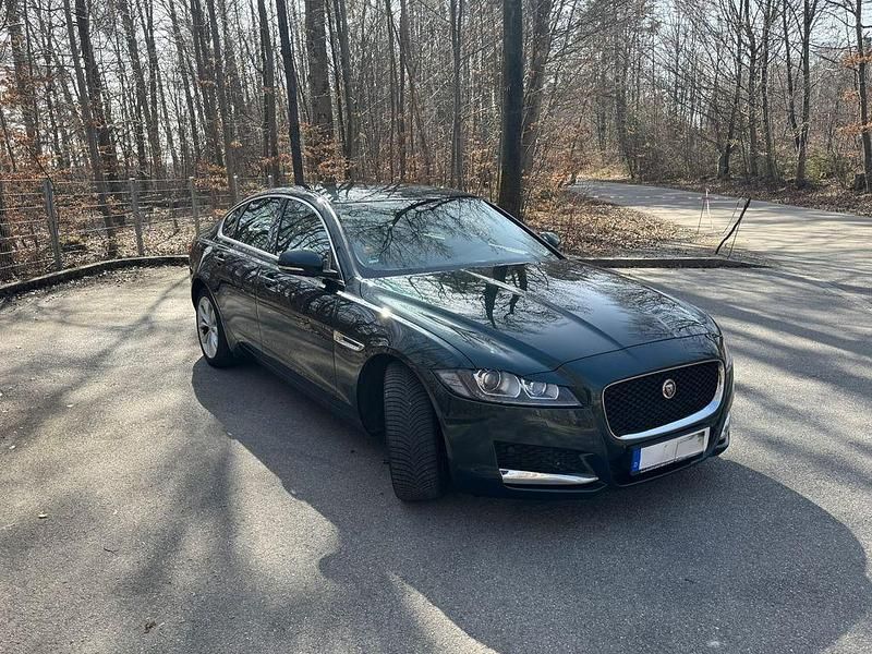 Gebraucht Jaguar XF 179 PS (131 kW) 2017 Grün Limousine