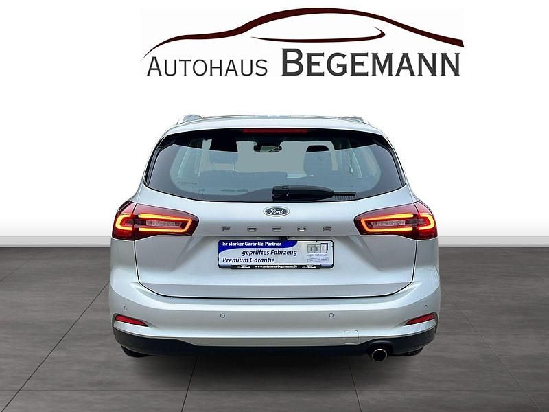 Gebraucht Ford Focus Titanium 120 PS (88 kW) 2022 Silber Kombi