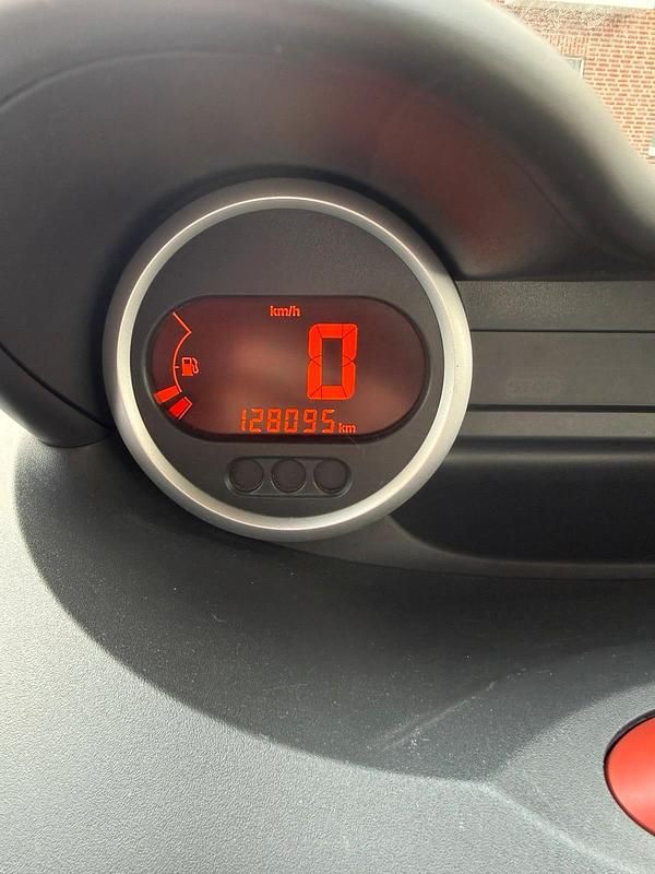 Second-hand Renault Twingo 58 CP (42 kW) 2010 Negru Hatchback