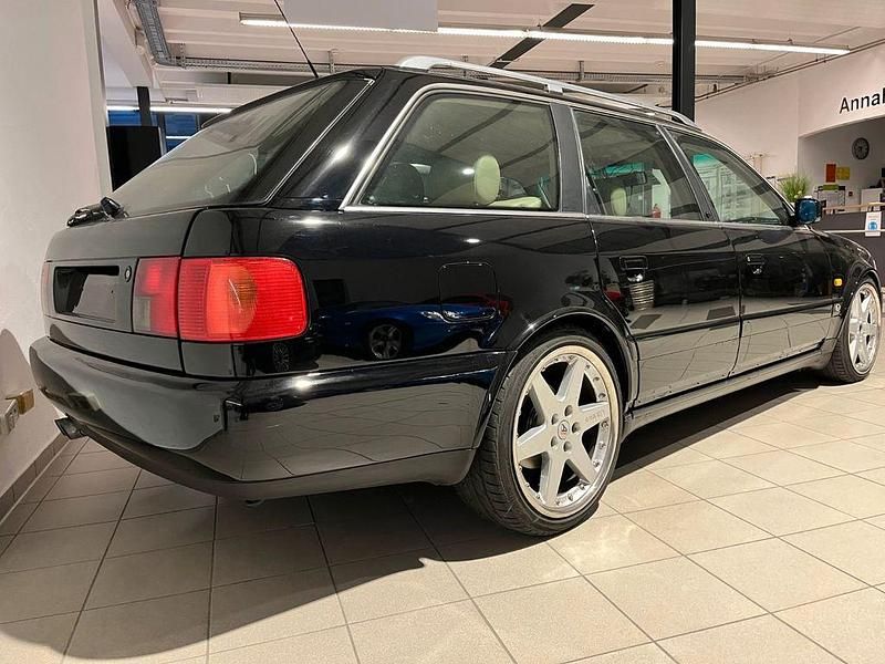 Używany Audi S6 S-Line 290 KM (213 kW) 1995 Czarny Kombi