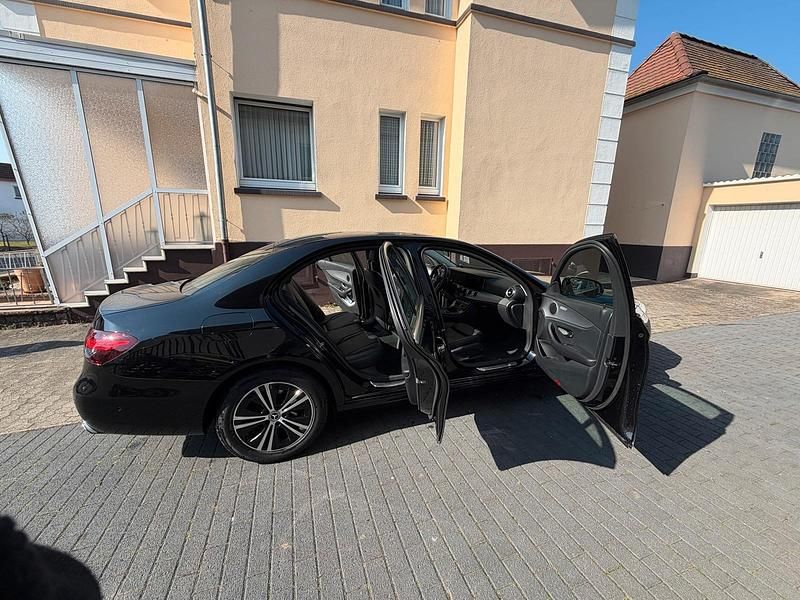 Gebraucht Mercedes E200 160 PS (117 kW) 2021 Schwarz Limousine
