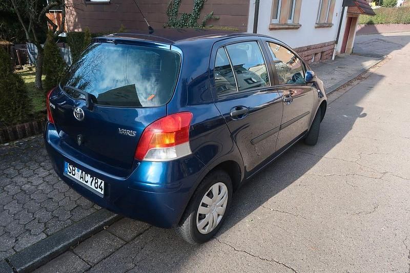 Gebraucht Toyota Yaris 69 PS (50 kW) 2009 Blau Limousine