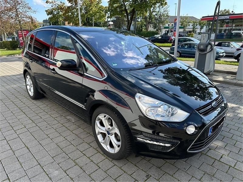 Schwarz Gebraucht 2012 Ford S-MAX Titanium Van / Kleinbus | 9.000 € (Teuer) - Bild 1/4