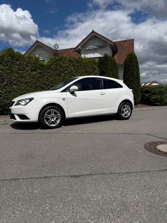 Weiß Gebraucht 2012 Seat Ibiza Kleinwagen | 4.799 € - Bild 1/4