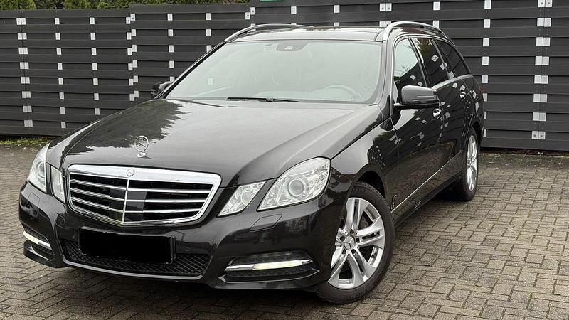 Gebraucht Mercedes E500 387 PS (284 kW) 2010 Schwarz Kombi